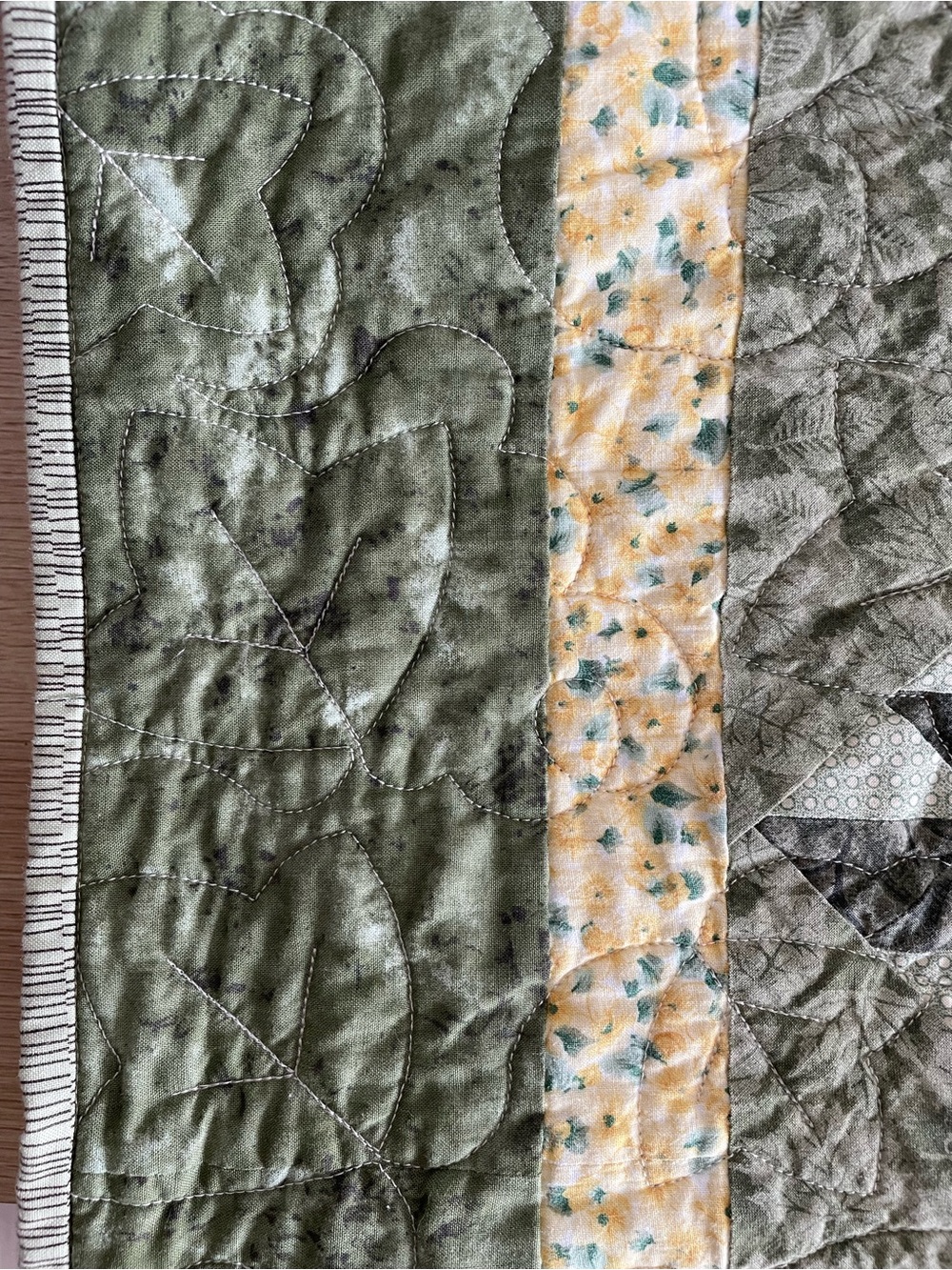 Handmade Quilt Pride of the Prairie Green Strawberries Cottagecore Cozy 55x45 - Picture 6 of 8